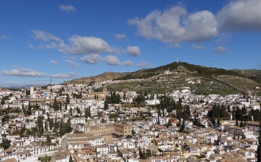 Panorámica del Albaicín y del caserío blanco de Granada
